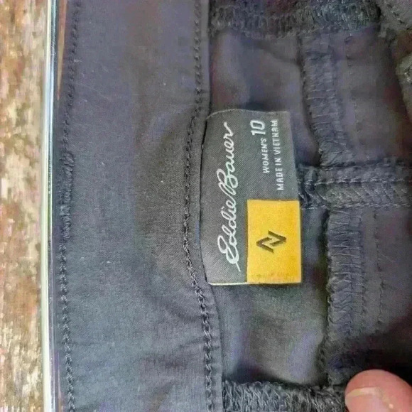 Ladies Eddie Bauer cargo capris, grey size 10 - Picture 4 of 5